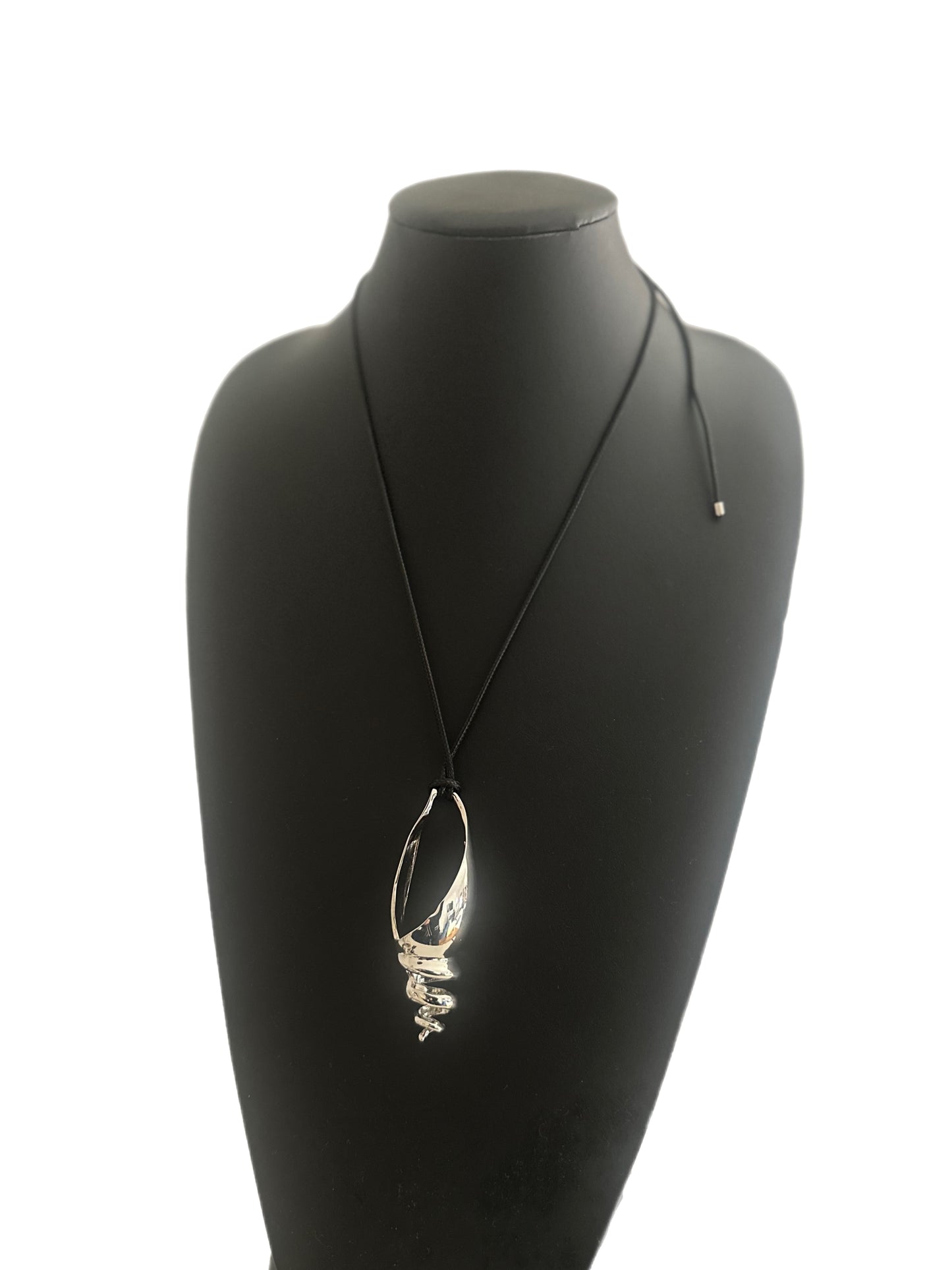 Shell Cord Pendant Necklace