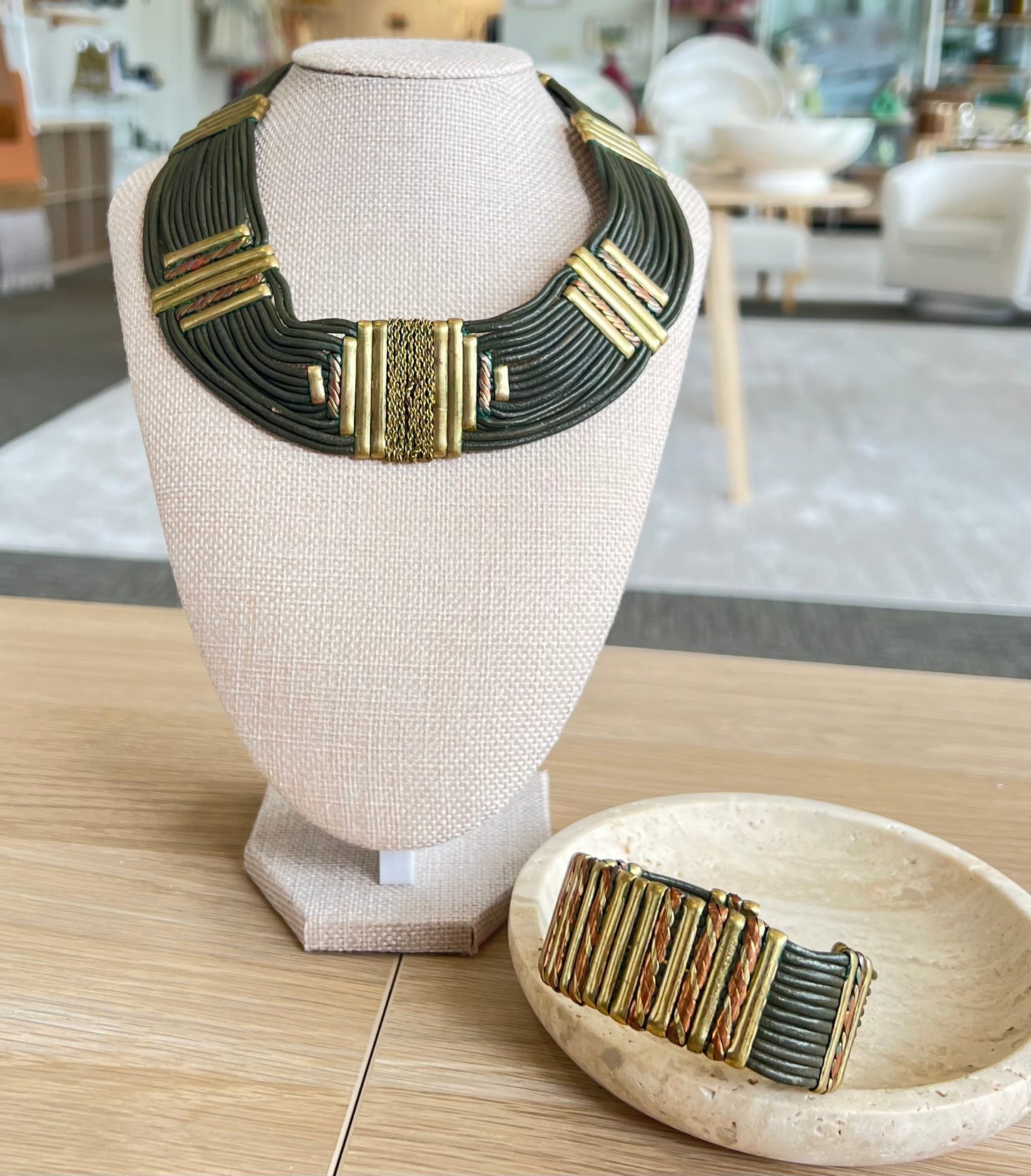Black and Gold Matching Necklace and Bracelet Set