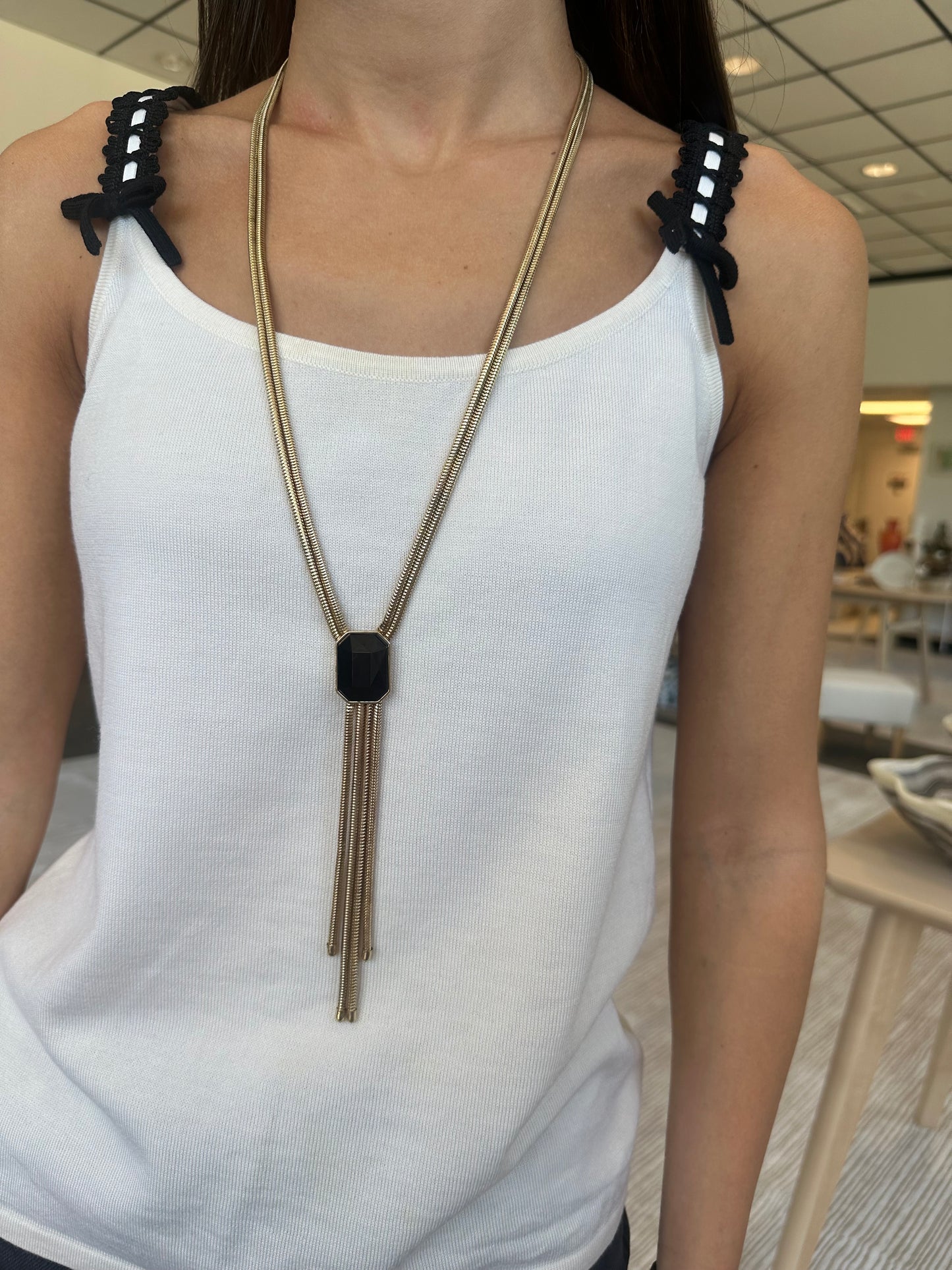 Black Pendant Lariat Necklace