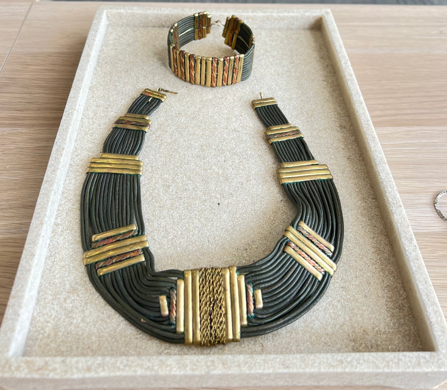 Black and Gold Matching Necklace and Bracelet Set