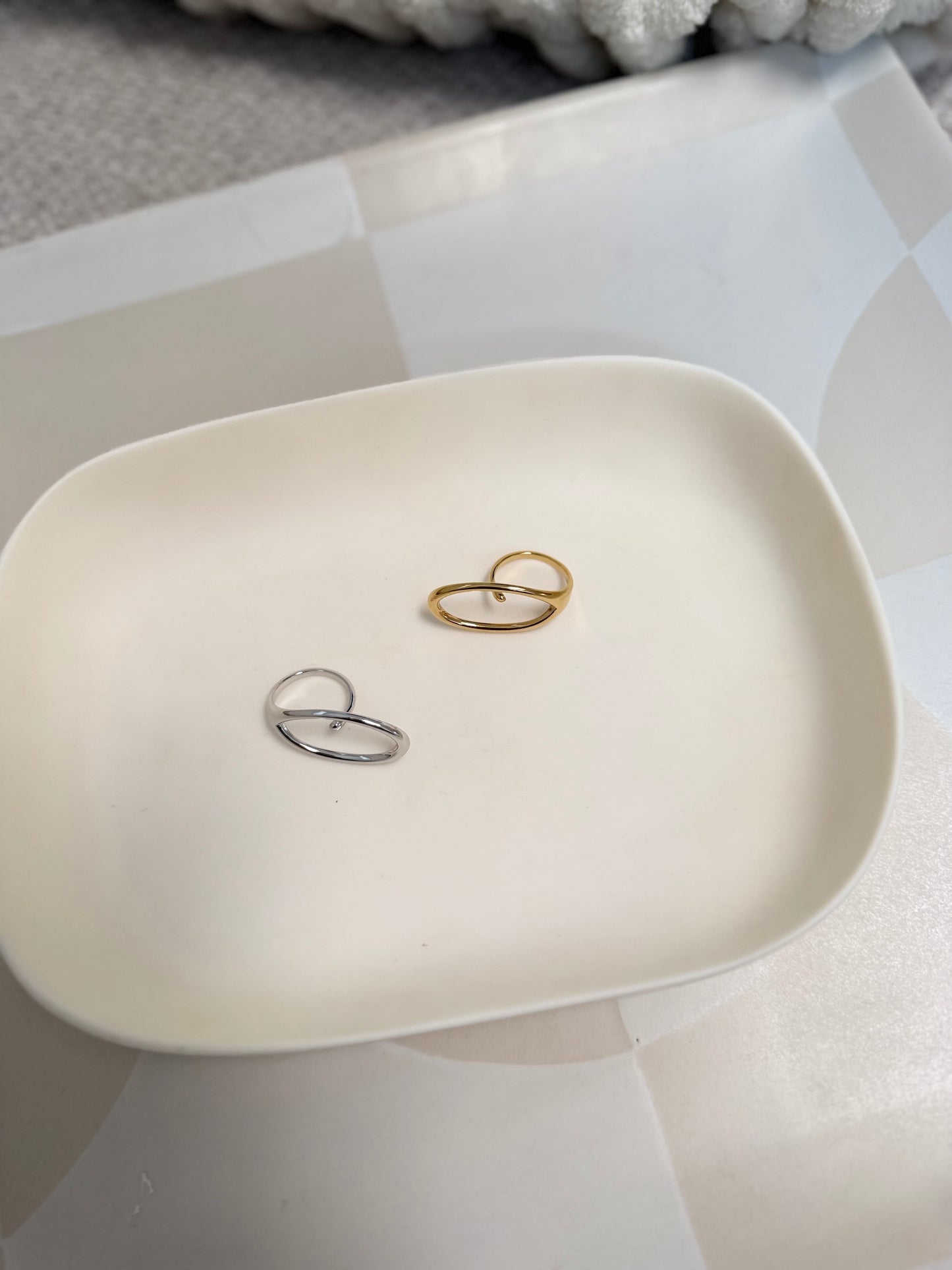 Double Loop Ring
