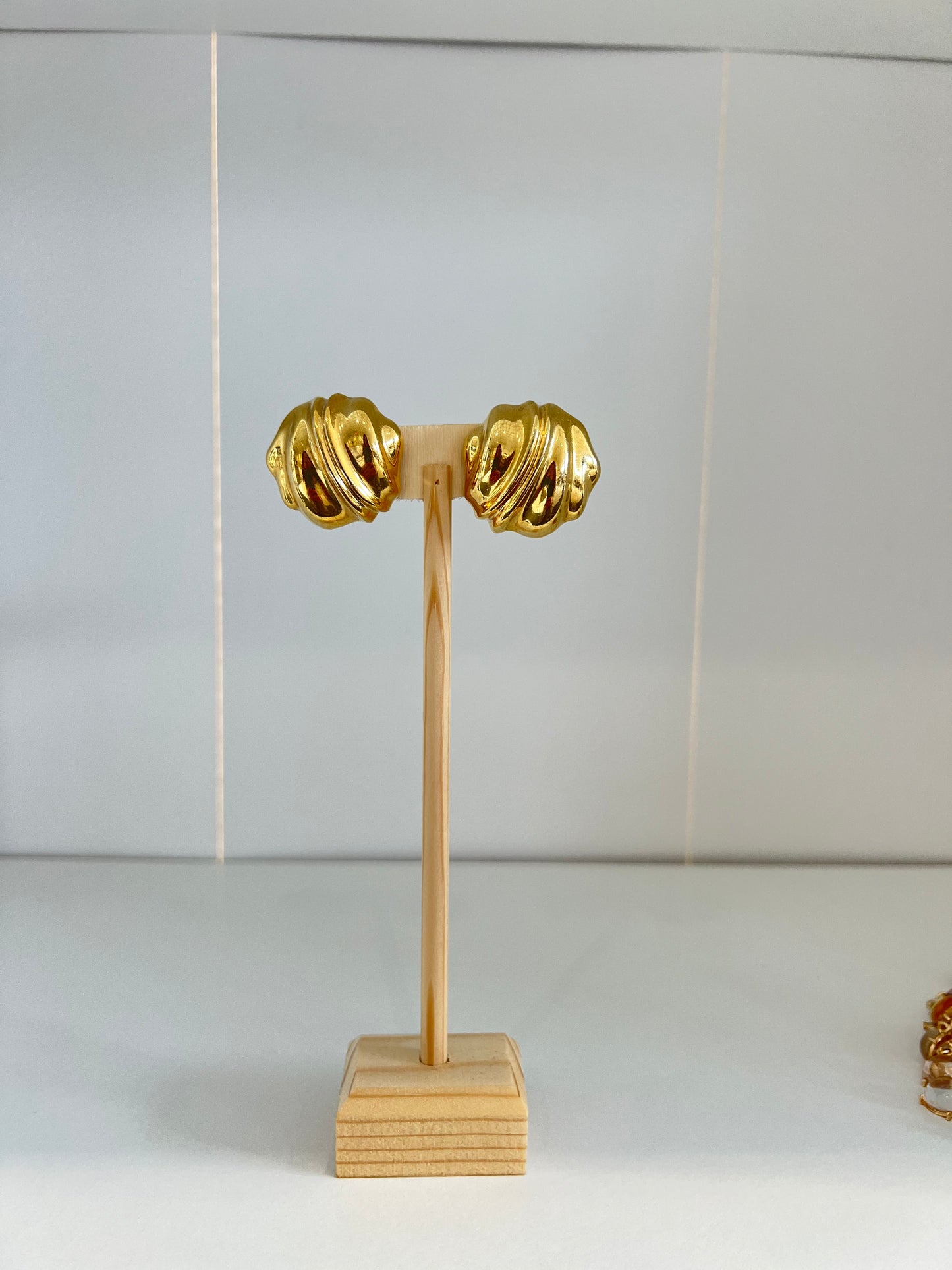 Vintage Gold Scalloped Clip On Earrings