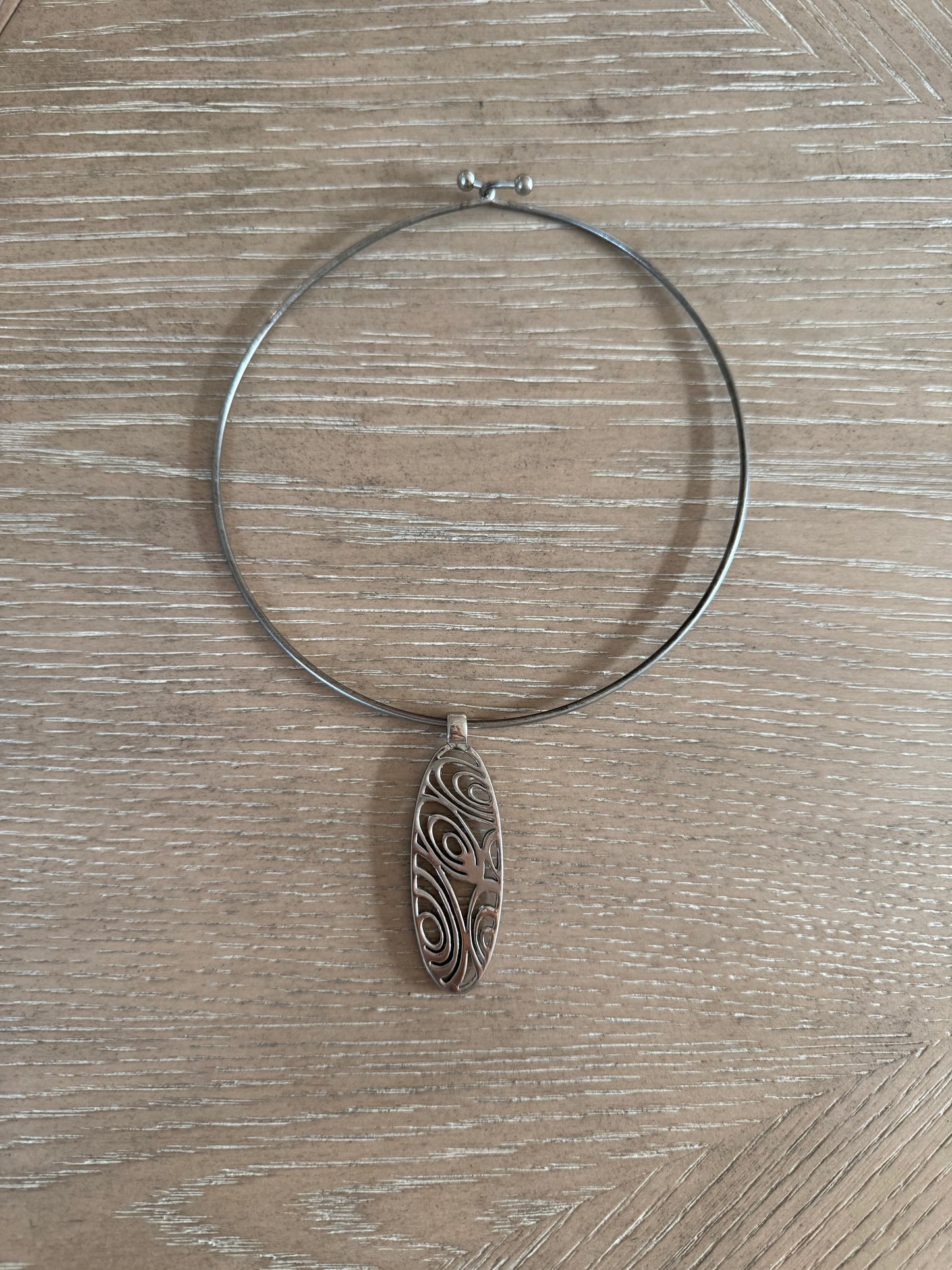 Silver Wire Oval Pendant Necklace