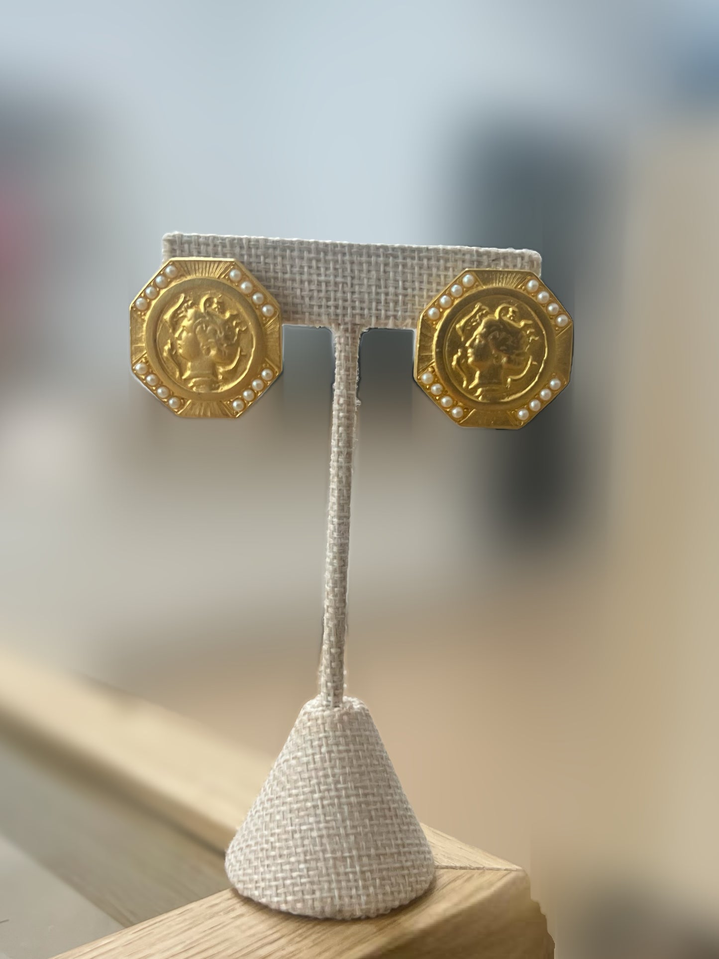 Gold Coin Little Pearl Earrings
