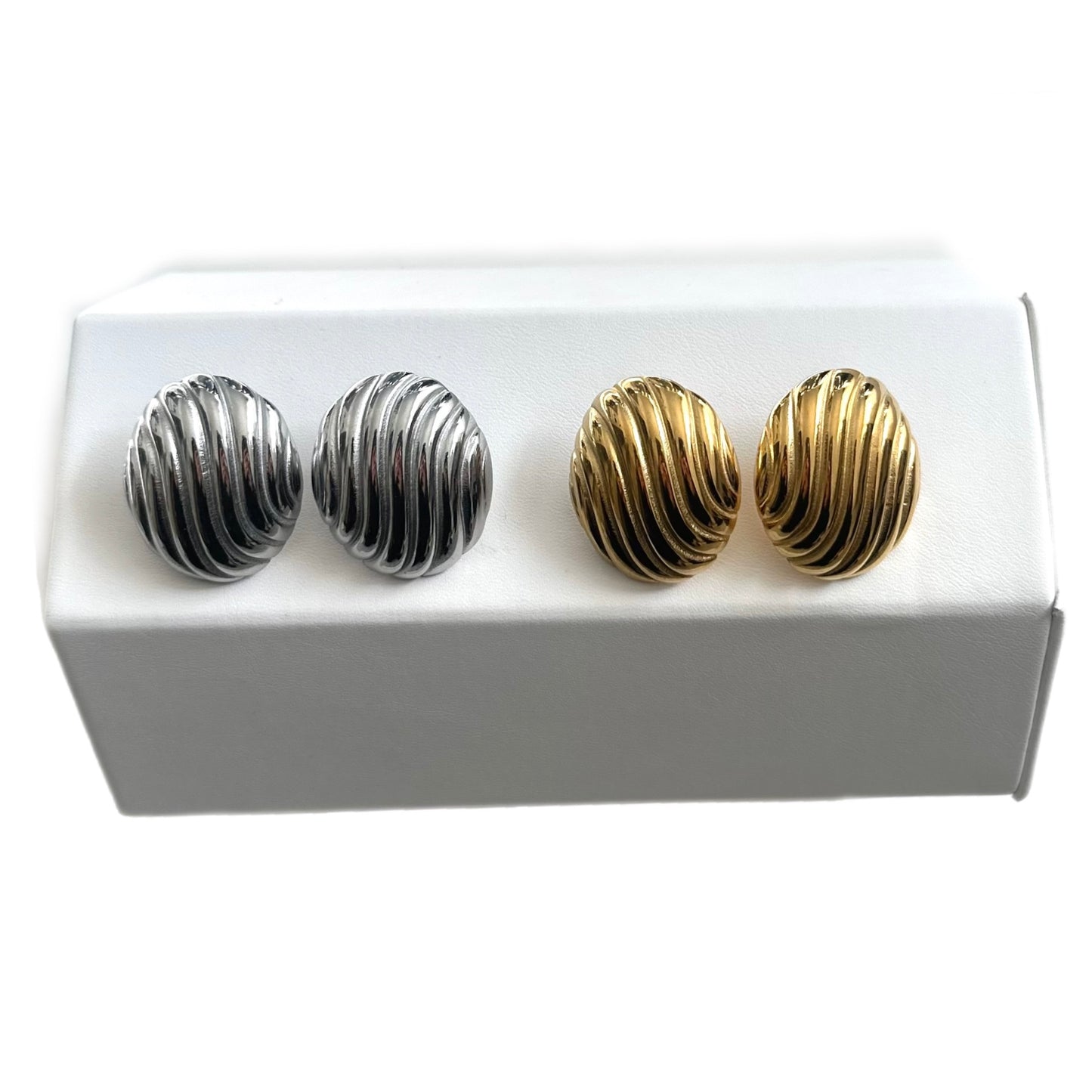 Oval Ribbed Earrings