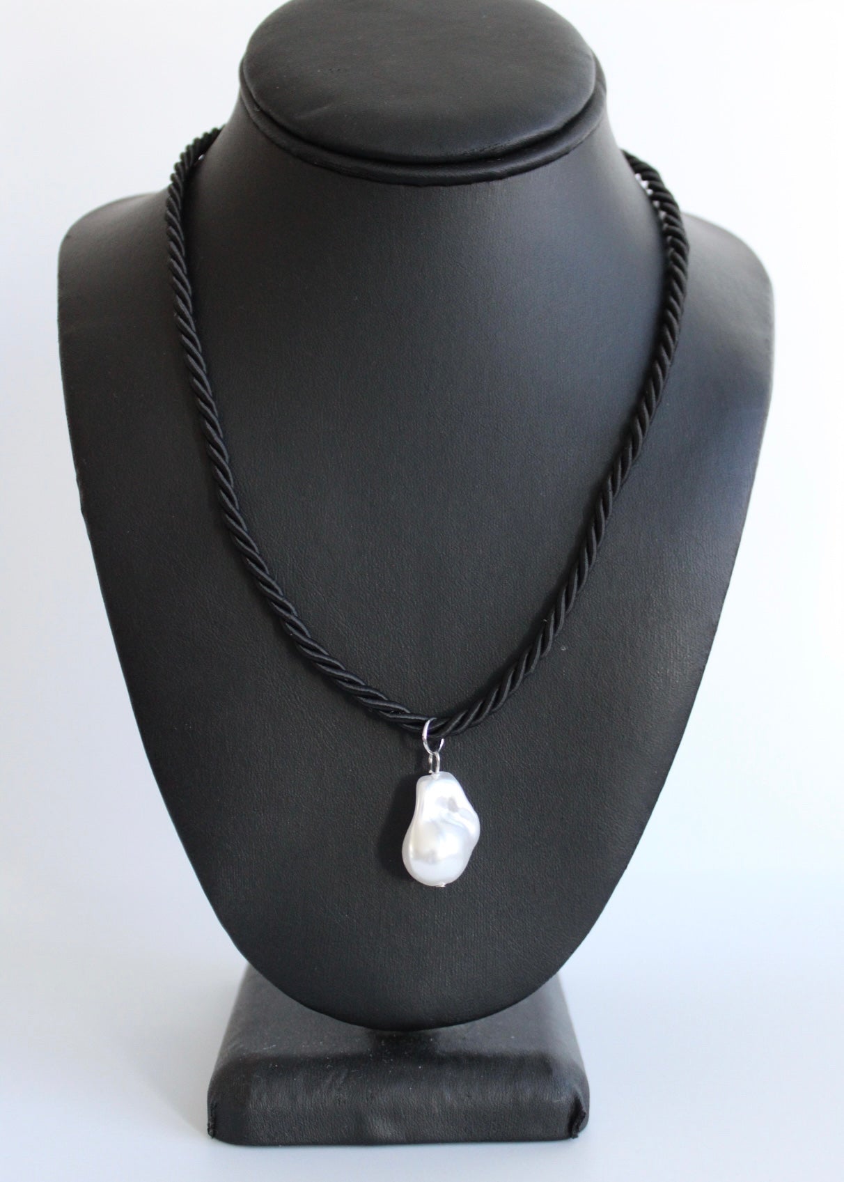 Faux Pearl and Rope Necklace