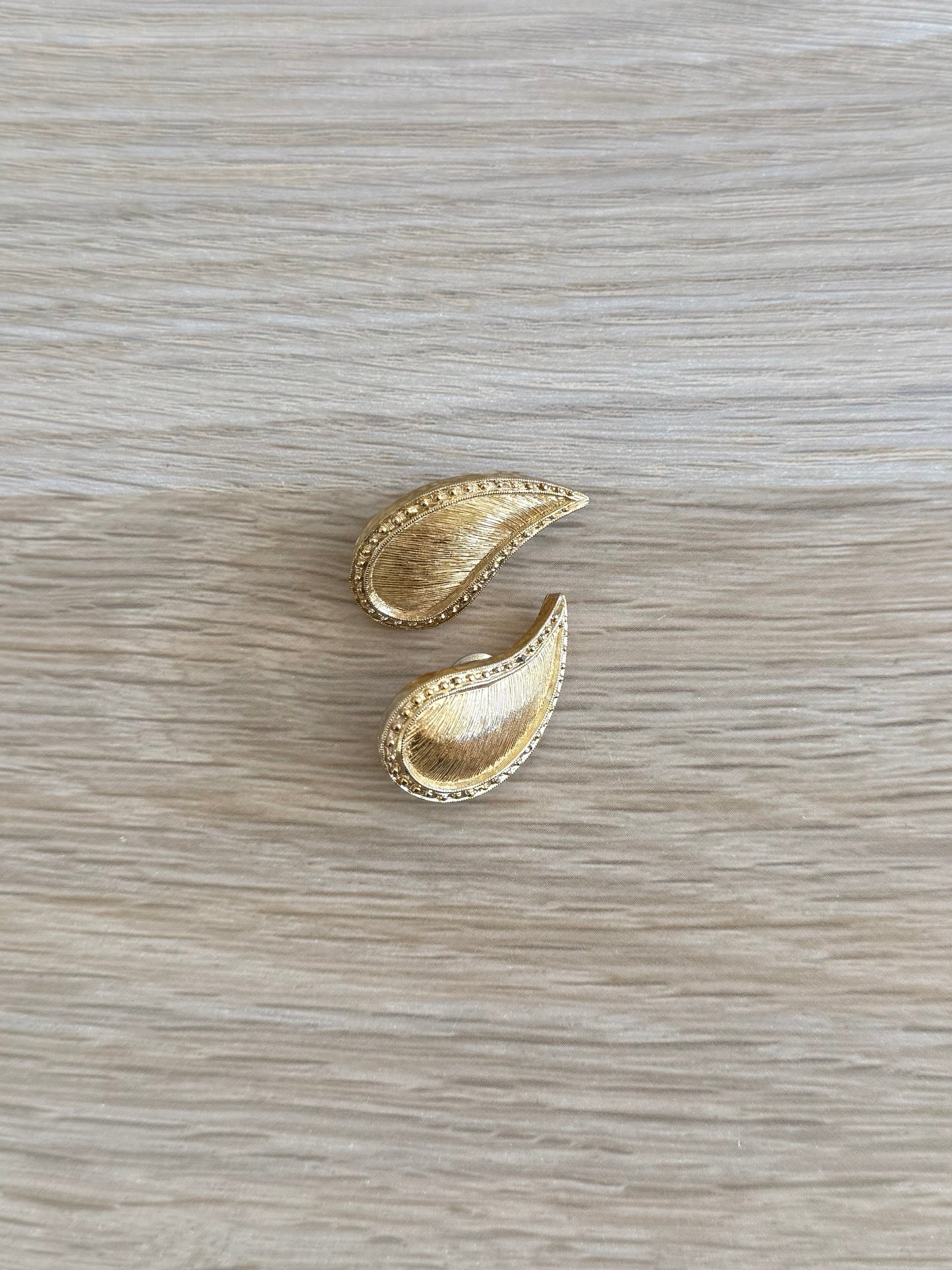 Tear Drop Matte Gold With Crystal Lining Earring