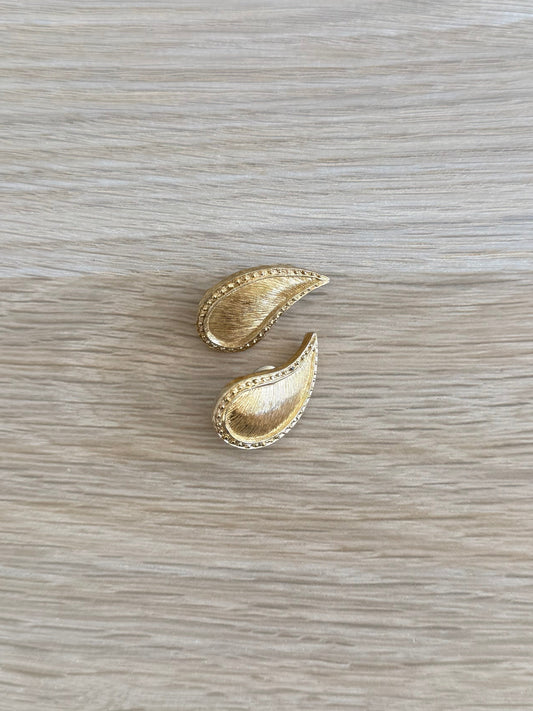 Tear Drop Matte Gold With Crystal Lining Earring