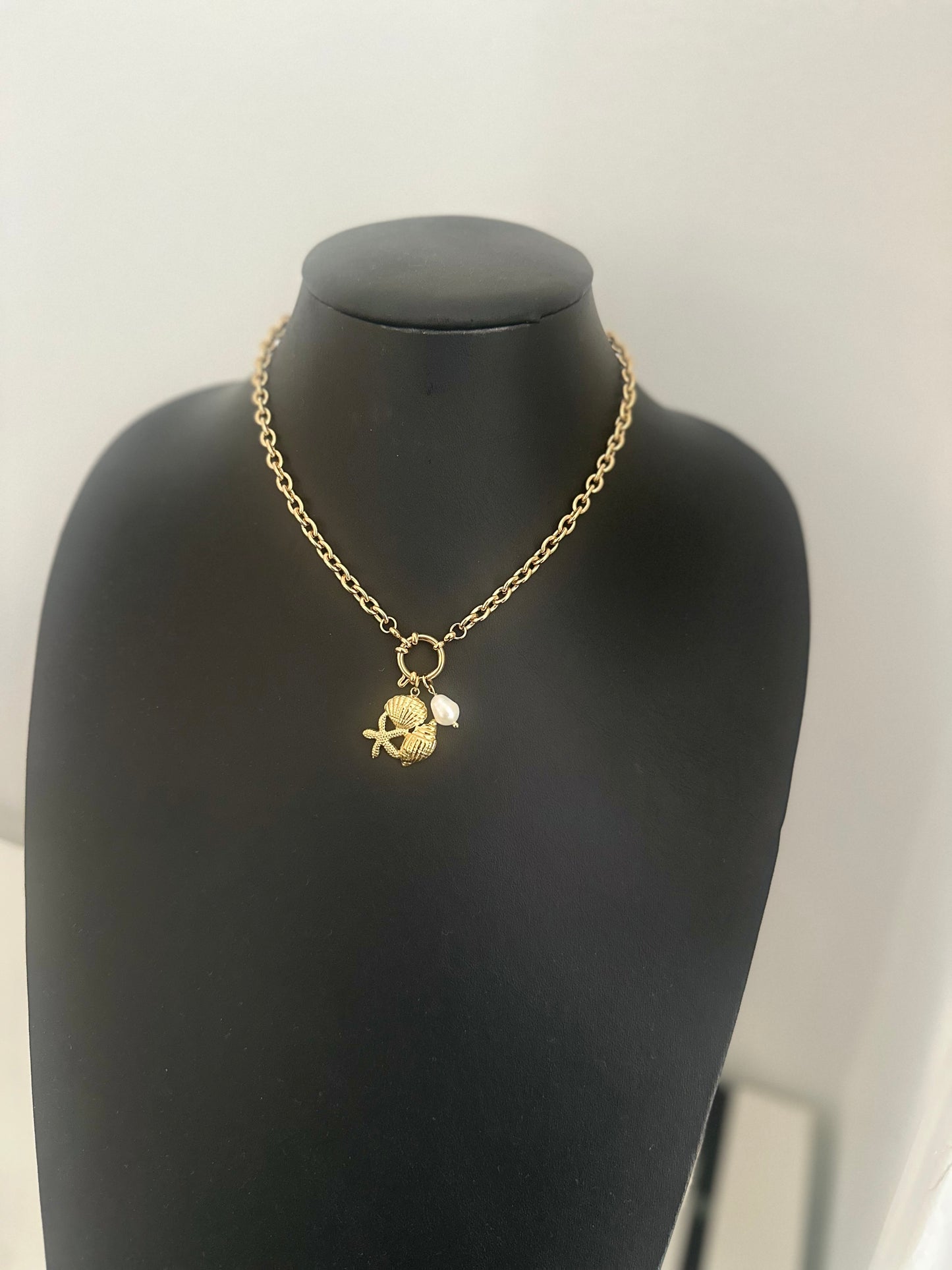 Shell and Pearl Gold Pendant Necklace