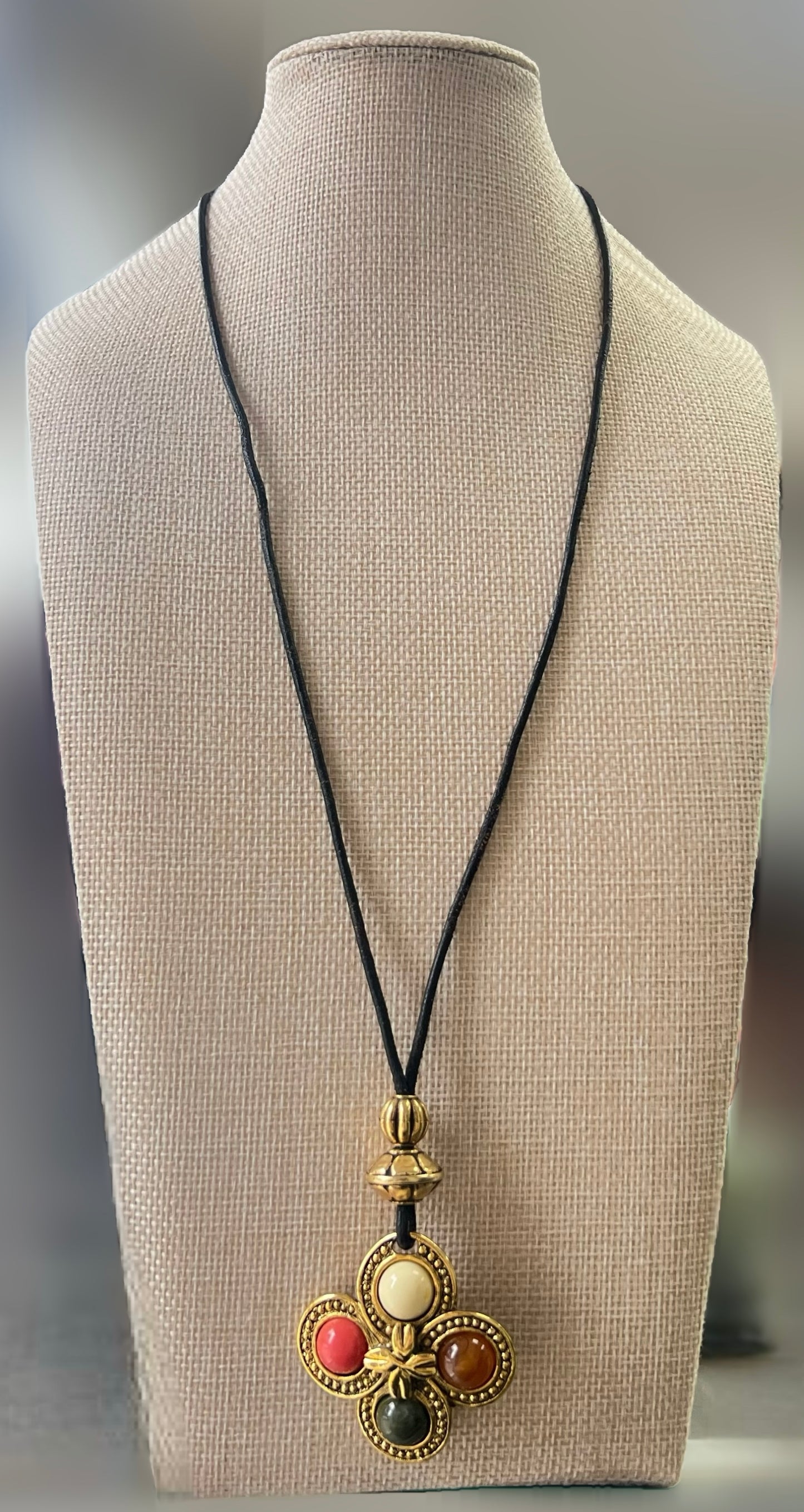 Cord Color Pendant Necklace