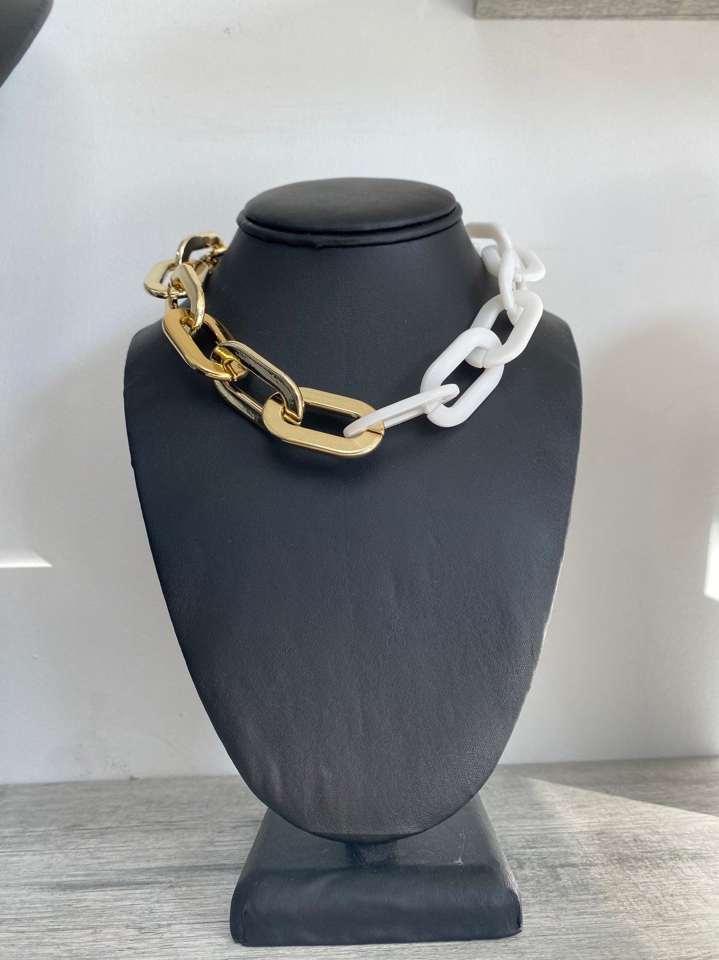 White and Gold Link Choker