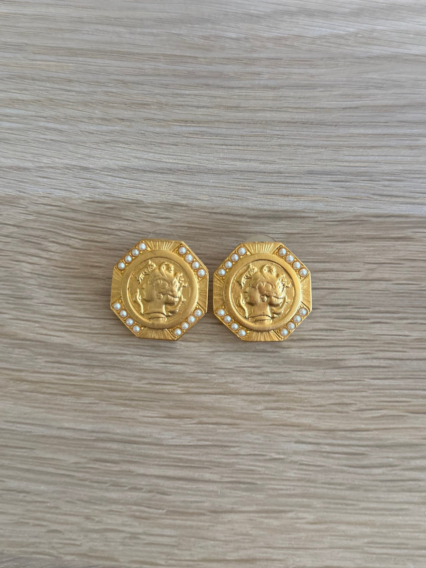 Gold Coin Little Pearl Earrings