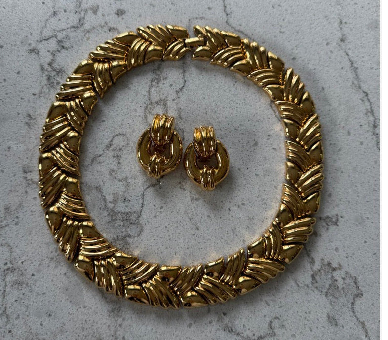 Vintage Essex Signed Gold Necklace & Earrings Set