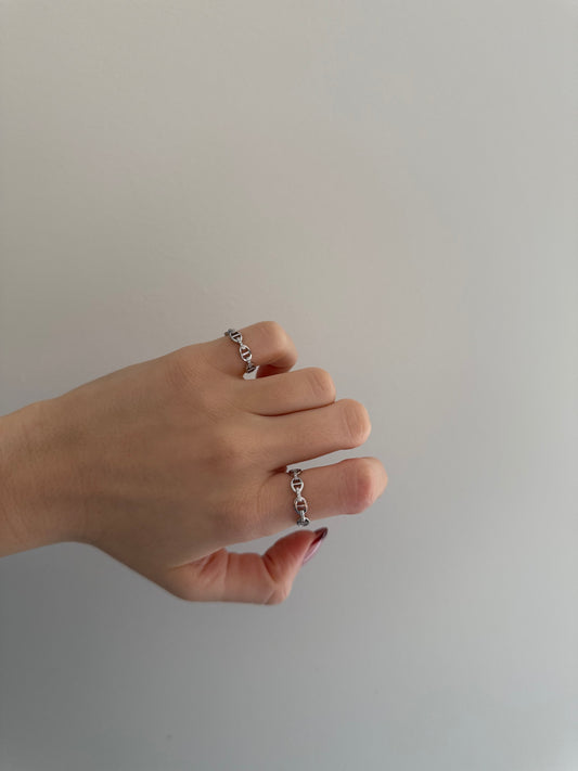 Sterling Silver Chain Link Ring With Rhinestones