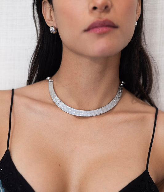 Vintage Silver Tone Hammered Collar