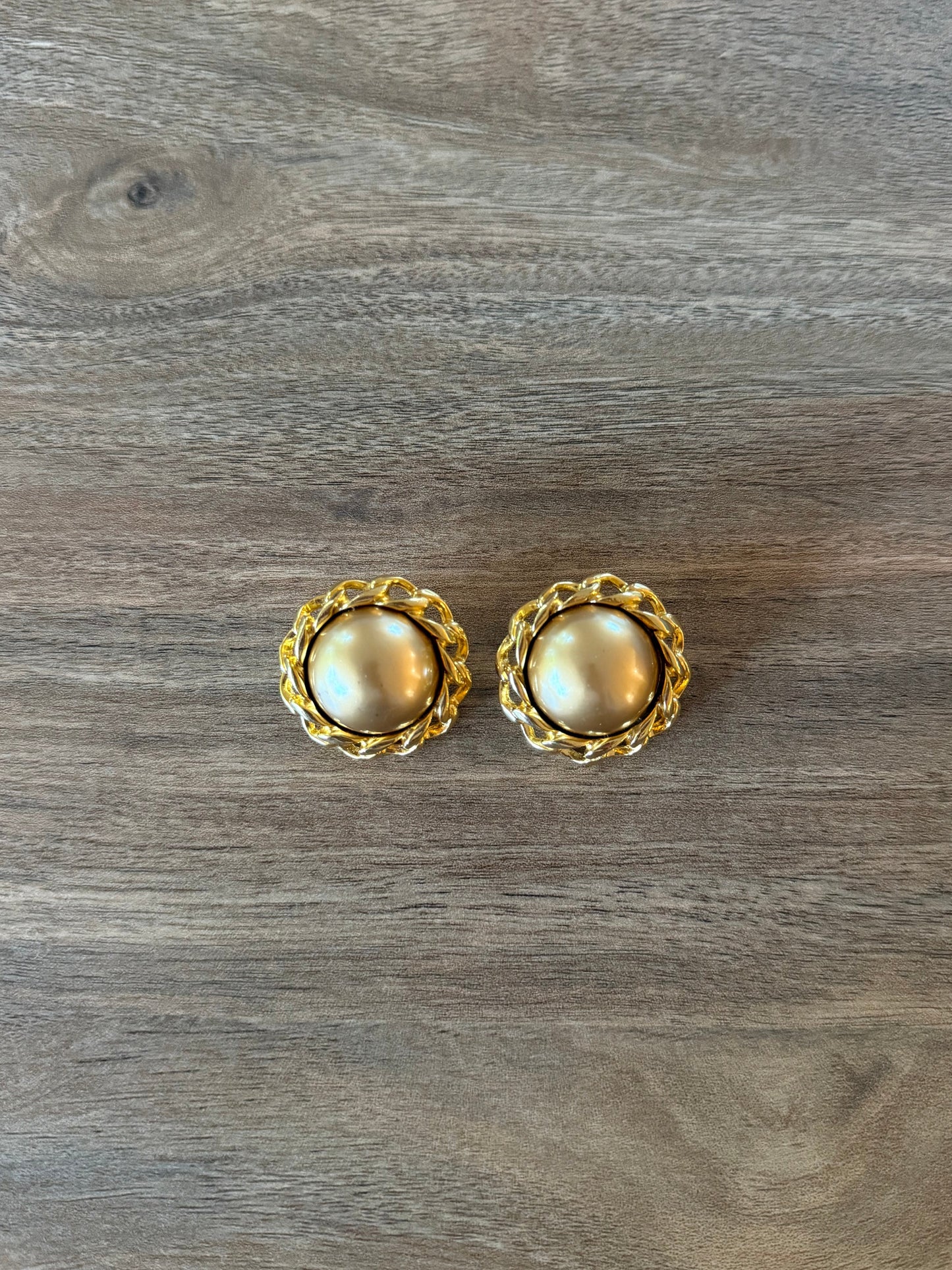 Gold Pearl 1990's Classic Round Classic Statement Clip Earrings