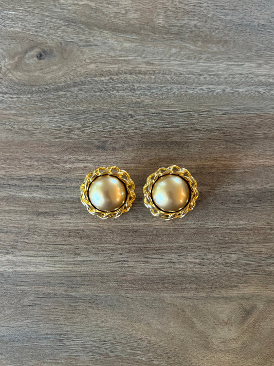 Gold Pearl 1990's Classic Round Classic Statement Clip Earrings