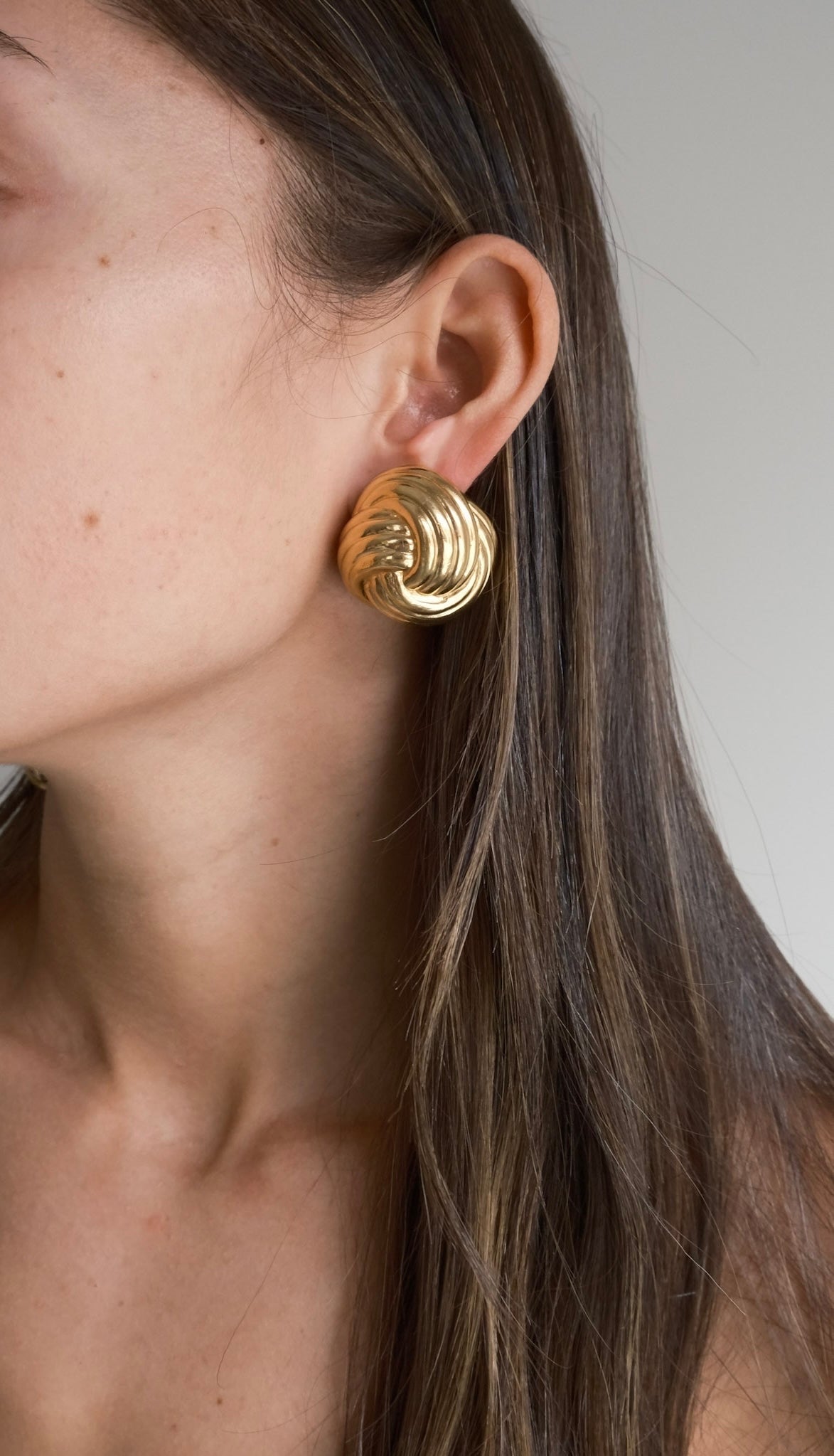 CINER Large Domed Knot Heavy Signed Gold Tone Clip One Earrings