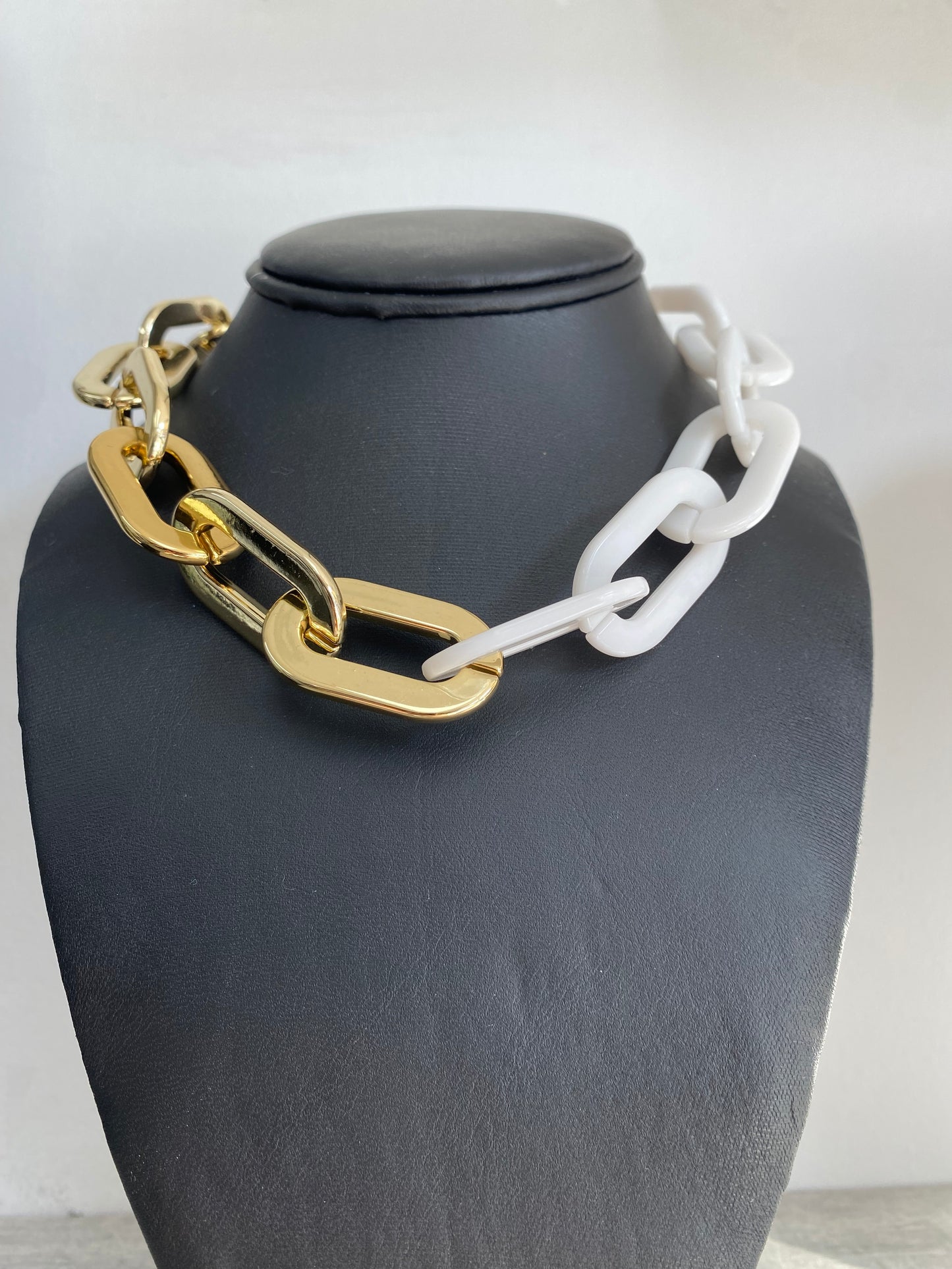 White and Gold Link Choker