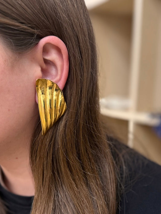 Gold Oversized Ribbed Earring