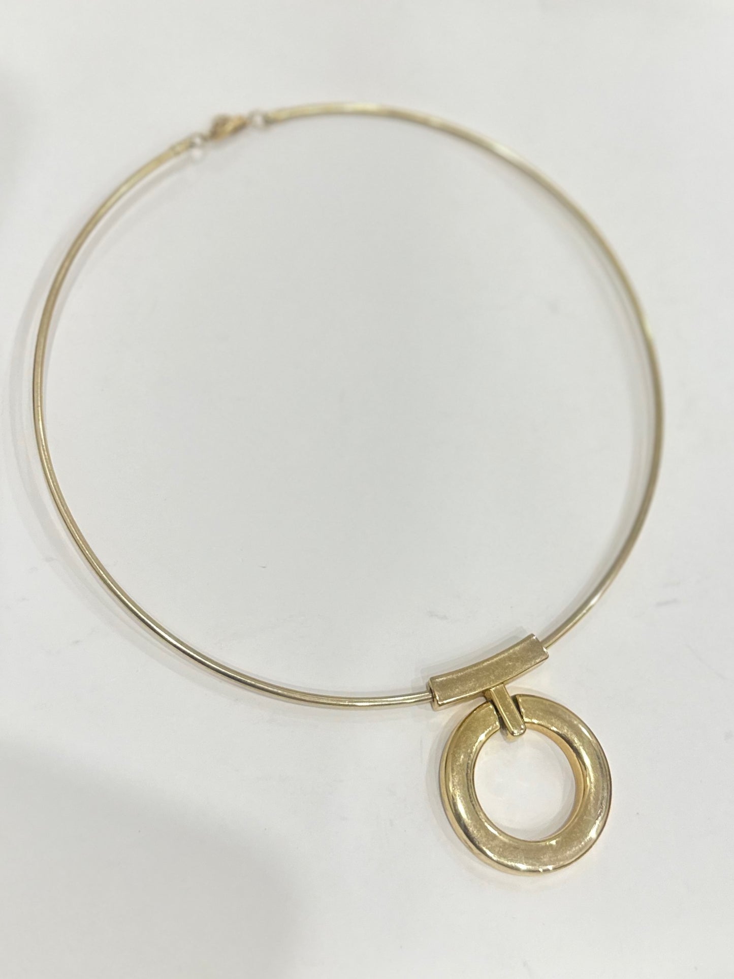 Gold Wire Circle Pendant Necklace