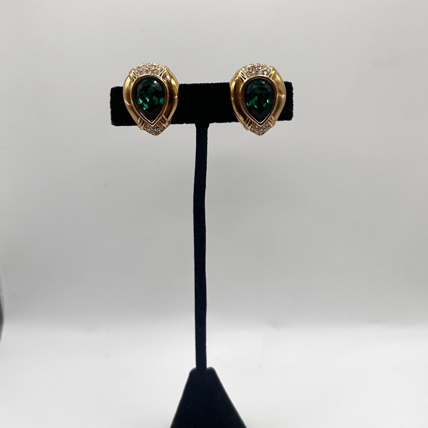 Vintage Gold Tear Drop Green Emerald Earring