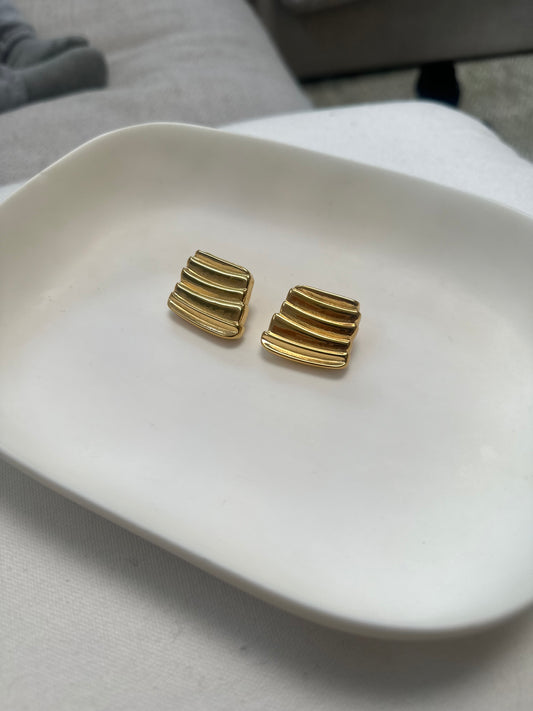 Gold Ribbed Earrings