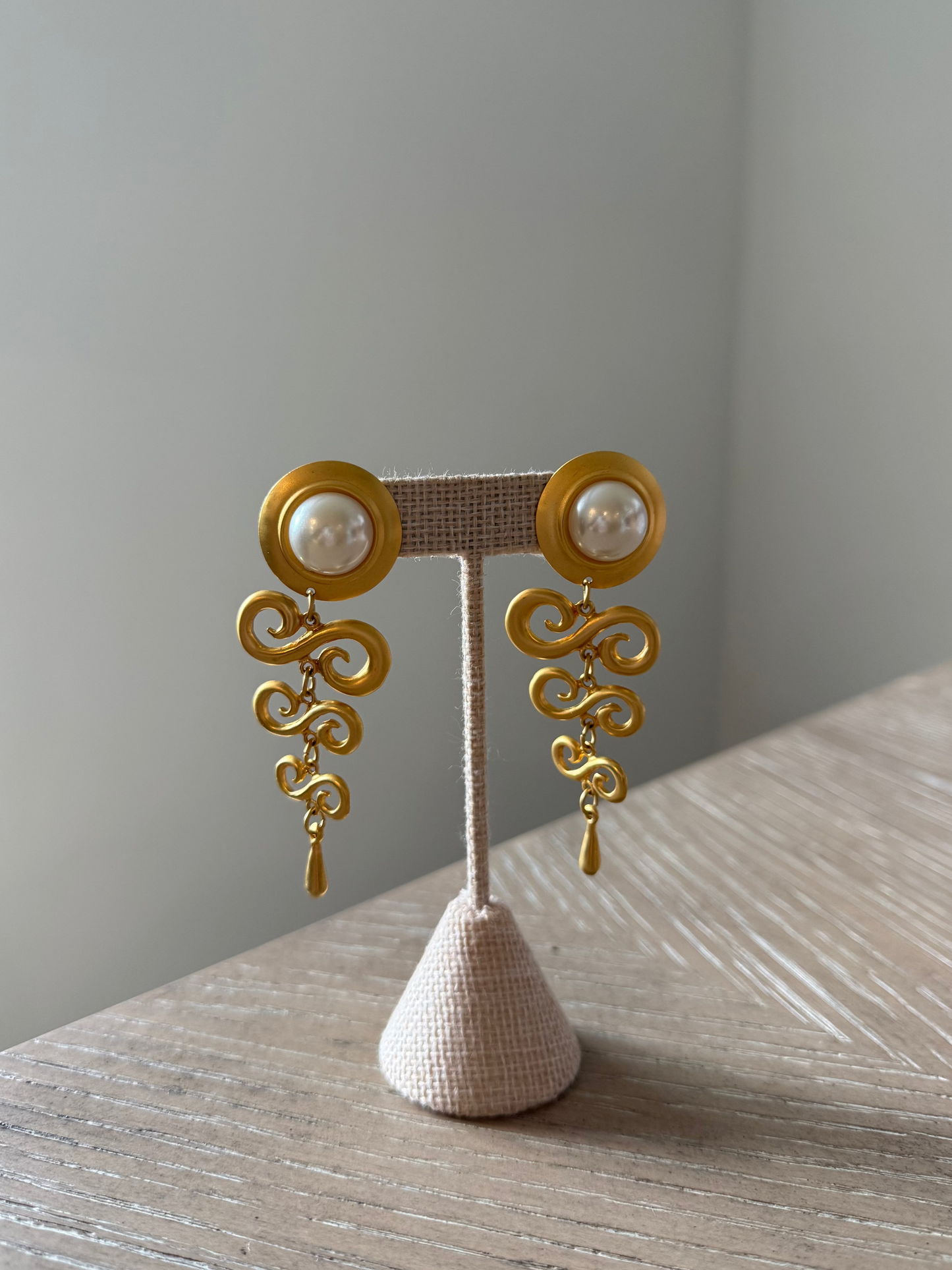 Vintage Gold Tone Rope Twist Dangle Drop Molded Faux Pearl Cabochon Pierced Earrings