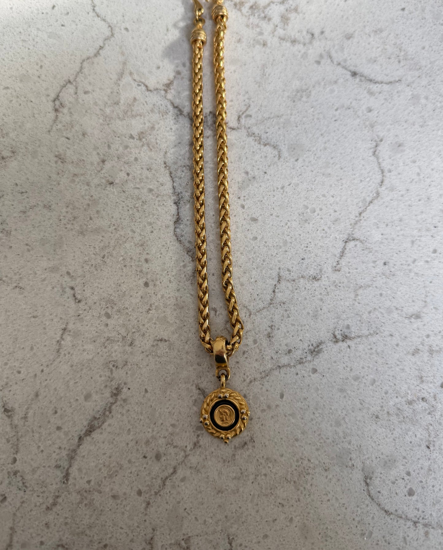 ￼Vintage Gold Tone Chain Pendant Necklace